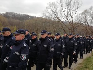 Przedstawiciele Policji biorący udział w drodze krzyżowej