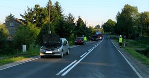 Zderzenie trzech samochodów na drodze wojewódzkiej nr 988 w Pułankach