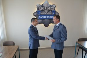 zdjęcie przedstawia Komendata Komendy Miejskiej Policji w Tarnobrzegu oraz I Zastępce.