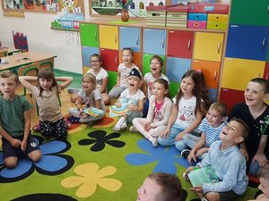 Uczniowie szkoły podstawowej w Gorzycach
