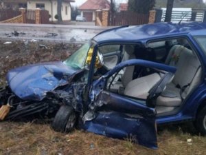 Rozbity samochód z wypadku w miejscowości Czarna