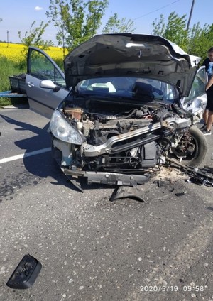 Pojazd marki Peugeot biorący udział w zderzeniu drogowym