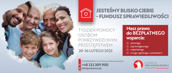 Zdjęcie uśmiechniętej sześcioosobowej rodziny umieszczonej w zarysie granic Polski. Obok Napis Jesteśmy blisko Ciebie Fundusz Sprawiedliwości. Poniżej podany numer infolinii pomocy pokrzywdzonym. numer telefonu +48 222 309 900.