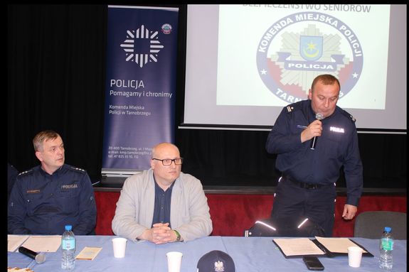 Bezpieczeństwo Seniorów - tematem debaty tarnobrzeskich policjantów