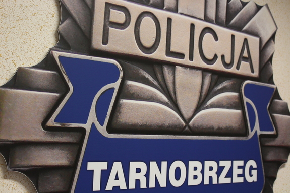 Logo Komendy Miejskiej Policji w Tarnobrzegu. Na zdjęciu widoczna gwiazda policyjna i napis Policja- Tarnobrzeg.