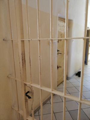 Zdjęcie pomieszczenia dla osób zatrzymanych