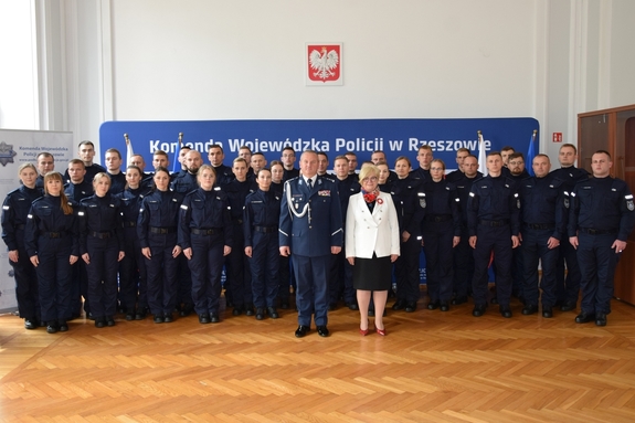Policjanci podczas ślubowania w auli Komendy Wojewódzkiej Policji w Rzeszowie.